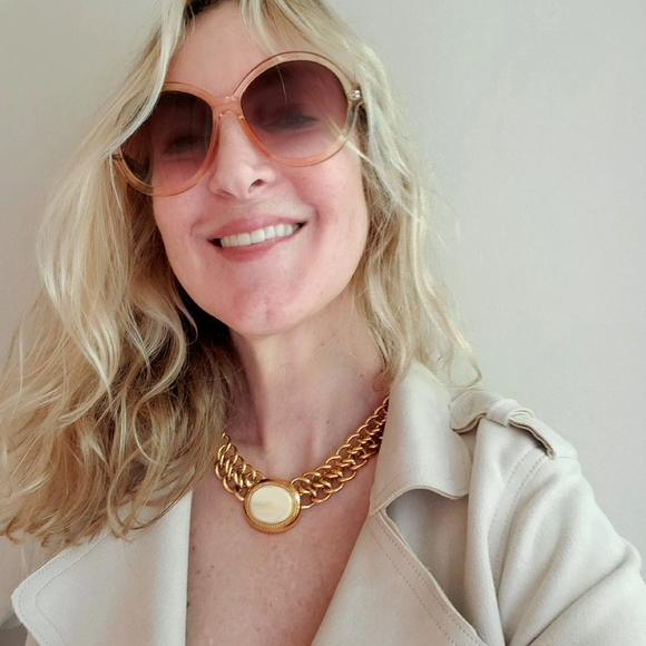 Rare! Chunky Vintage Monet Chain Link Choker with Ivory Center Stone - Picture 2 of 16